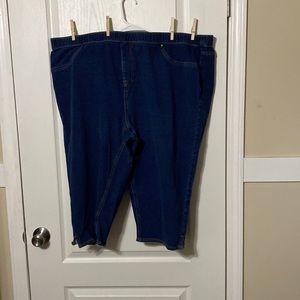 Catherine’s Plus Size Knit Jean pull On capri. Size 3x.26/28W